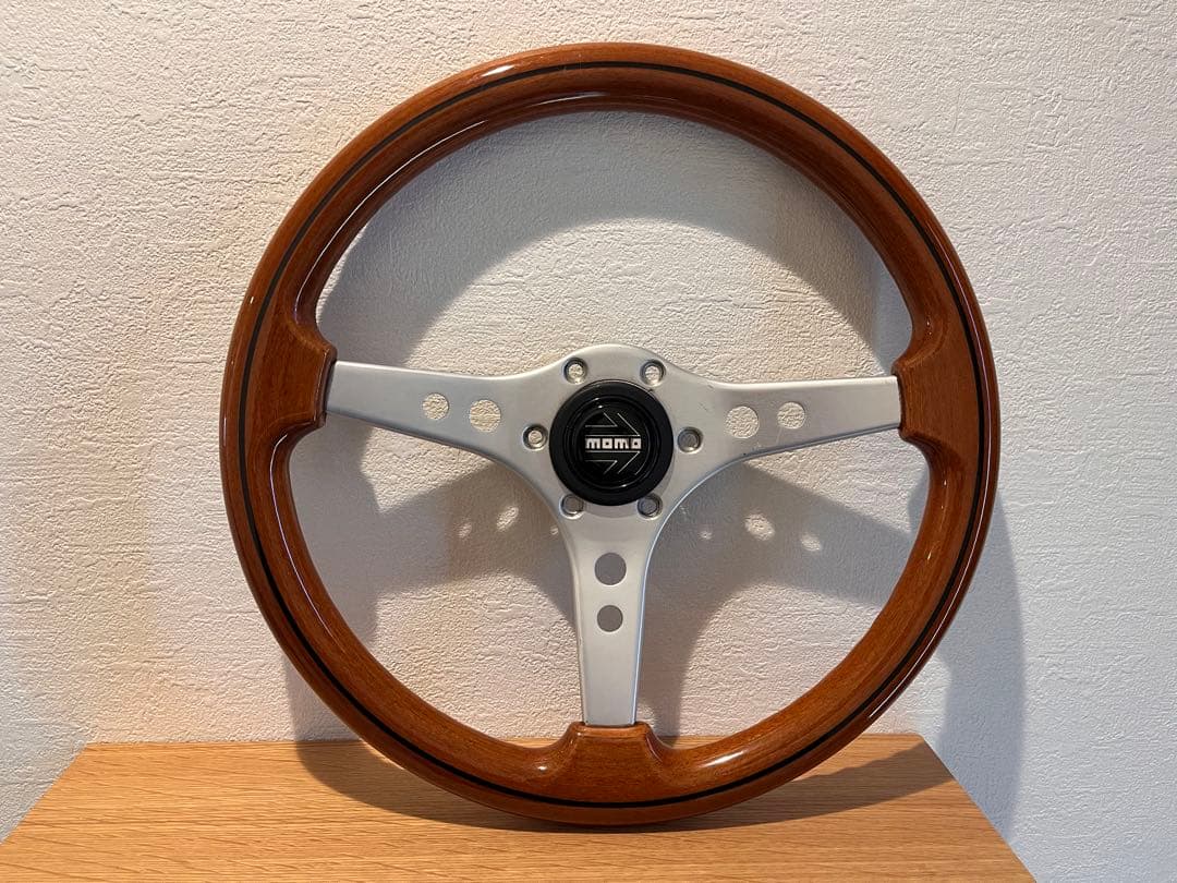 momo ウッドステアリングホイール 36cm