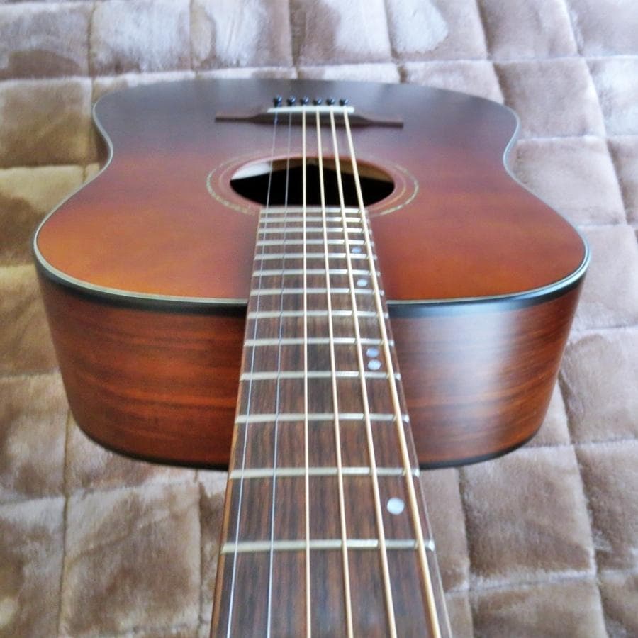 K.Yairi　弦高低く引きやすくトップ単板アコギ