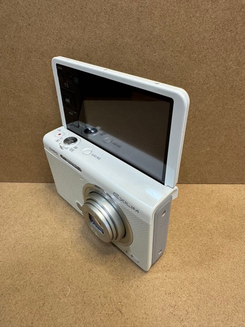 カシオ EXILIM EX-ZR50　自撮り　バッテリー2個付き（新品）