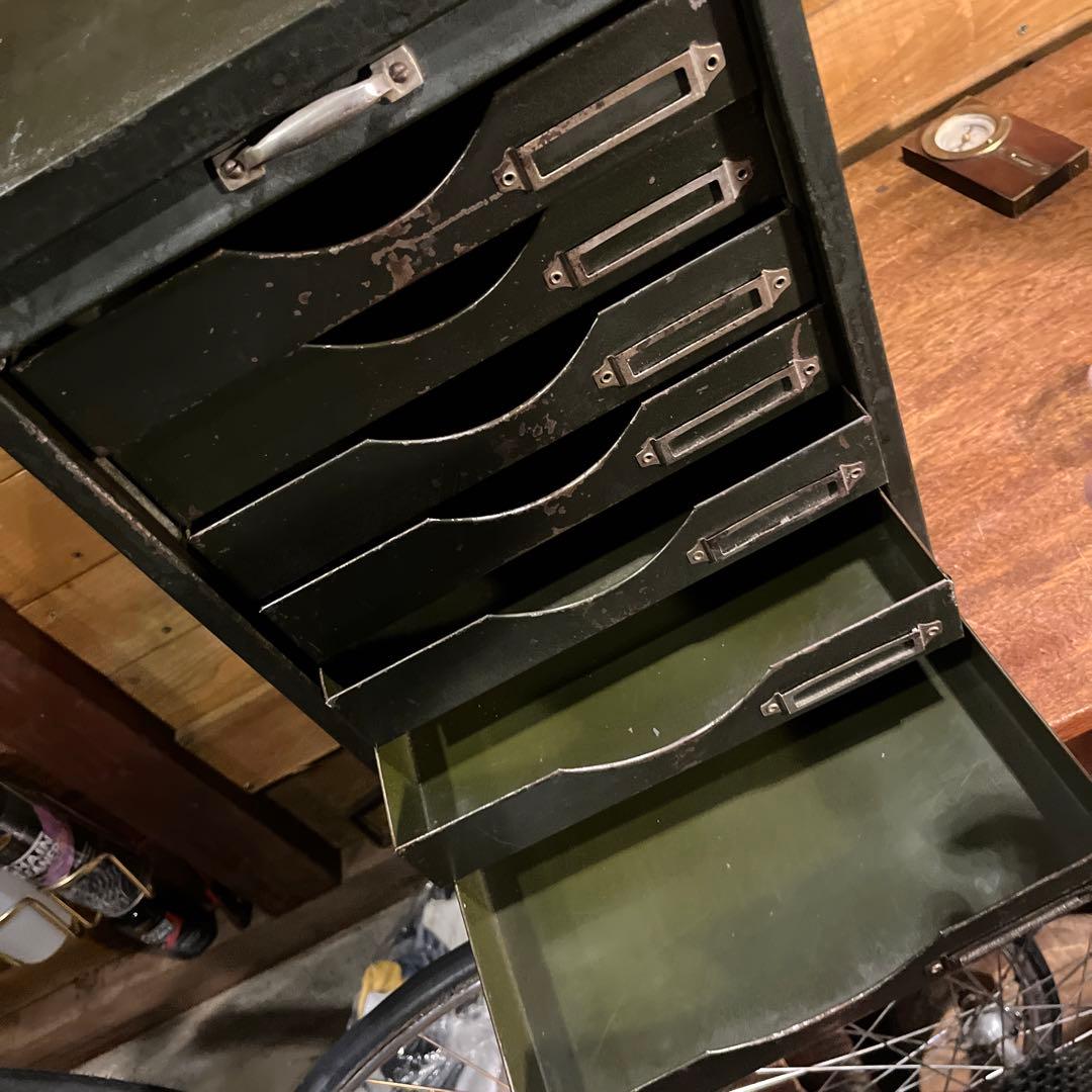 ヴィンテージ　アイアンキャビネット