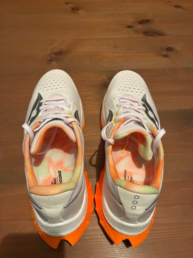 saucony ランニングシューズ ホワイト/オレンジ