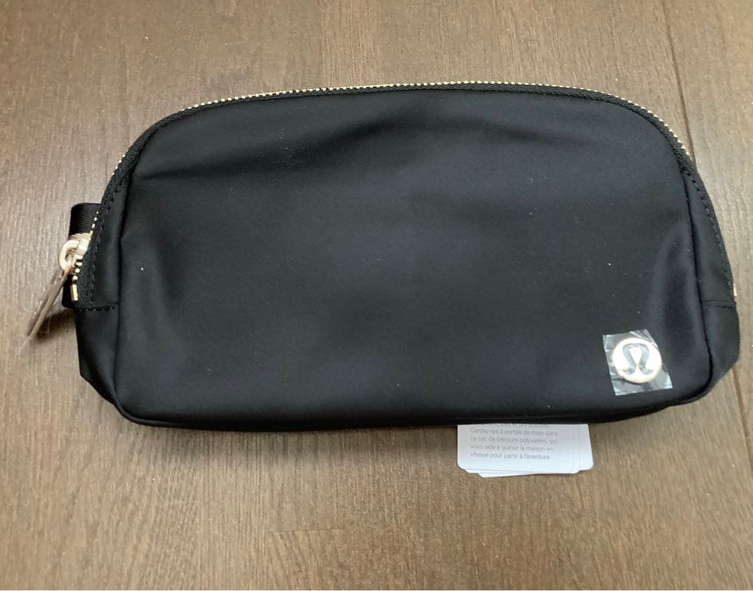 新品未使用！日本未発売 ルルレモン ベルトバッグ 1L