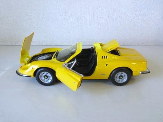 特価 HotWheels 1/18 フェラーリ Dino246GTS イエロー②