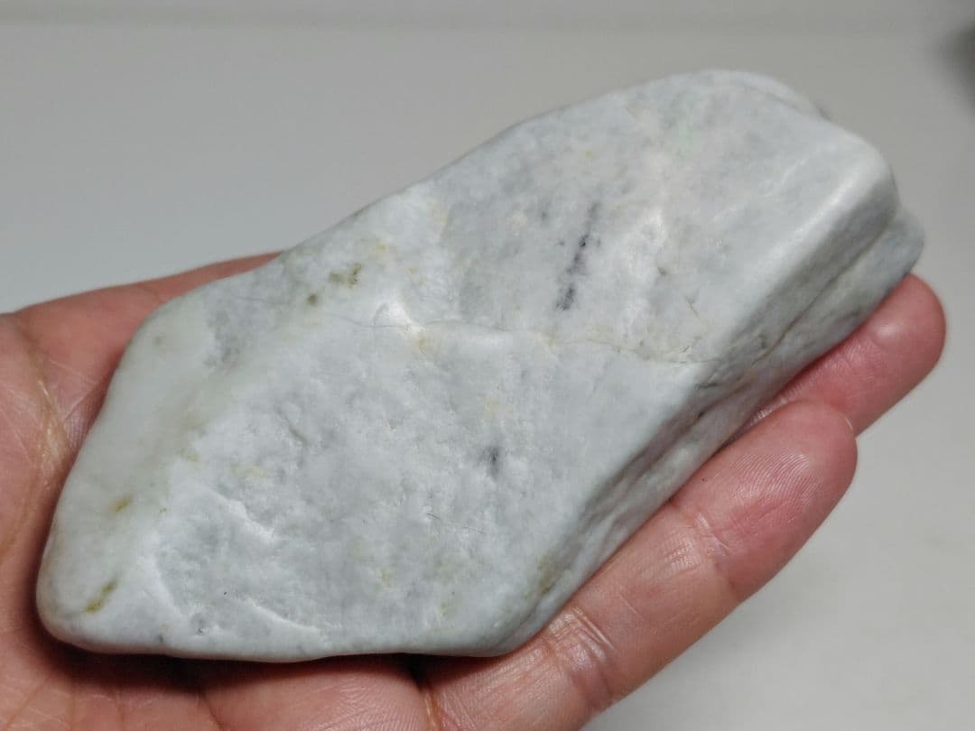 白灰 353g 翡翠 ヒスイ 原石 鑑賞石 自然石 誕生石 鉱物 鉱石 水石