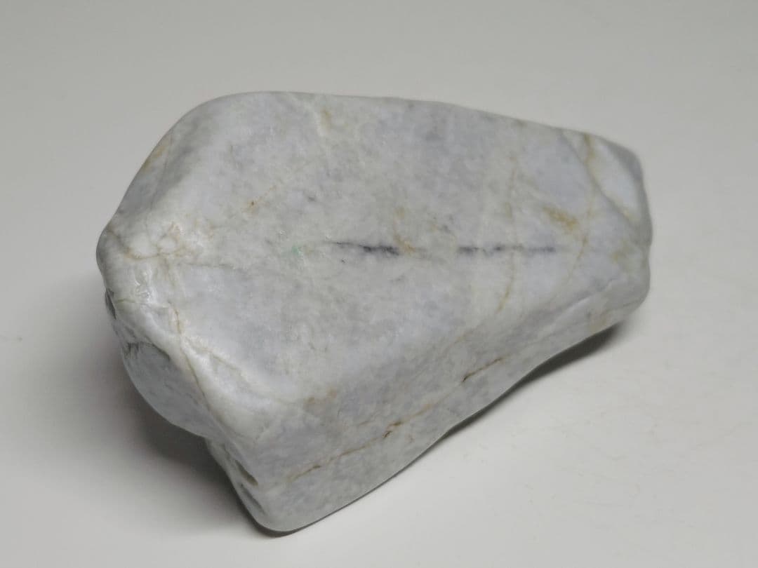 白灰 353g 翡翠 ヒスイ 原石 鑑賞石 自然石 誕生石 鉱物 鉱石 水石