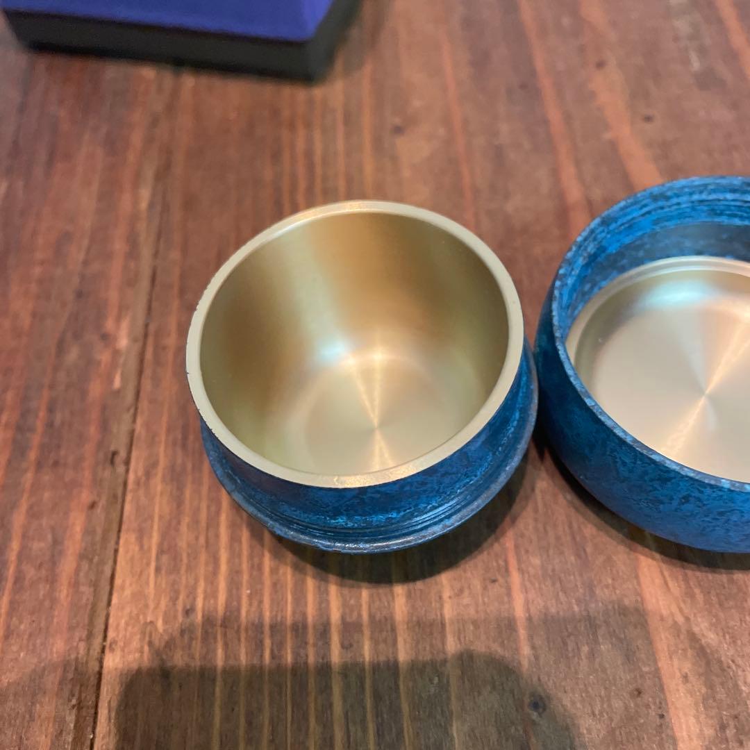 美品　グッドデザイン　金属製　メモリアルボトル　カナタ　青銅色　重厚感ある　骨壷