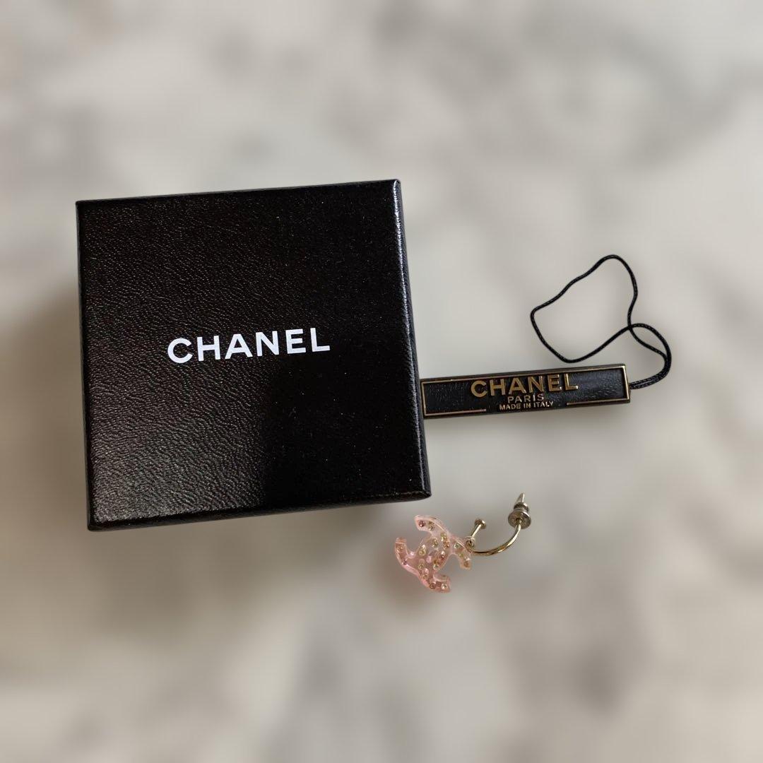 D*k様 CHANEL ピンククリア　ロゴ型ピアス　片耳