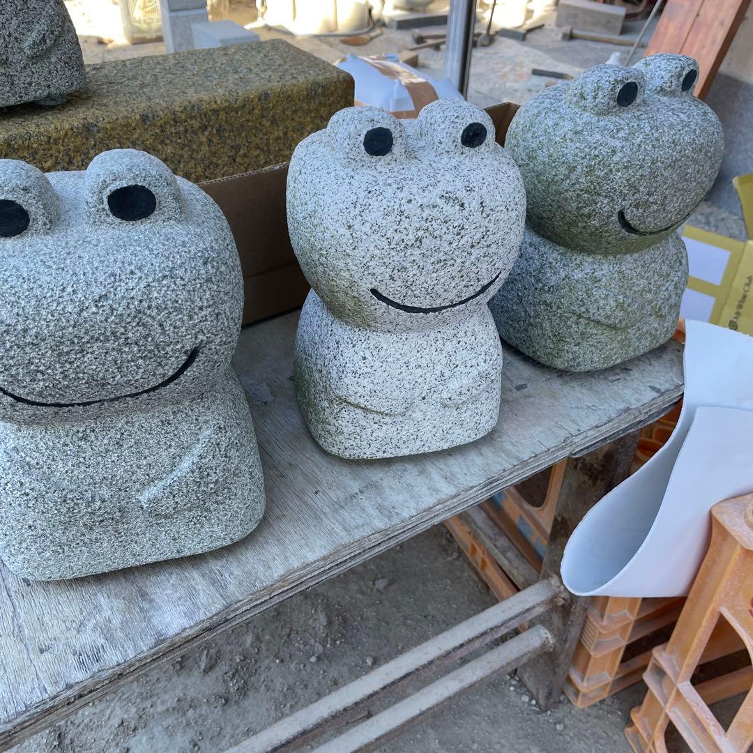 ケロちゃん　手作り　御影石　玄関先セット品　置物　3個セット
