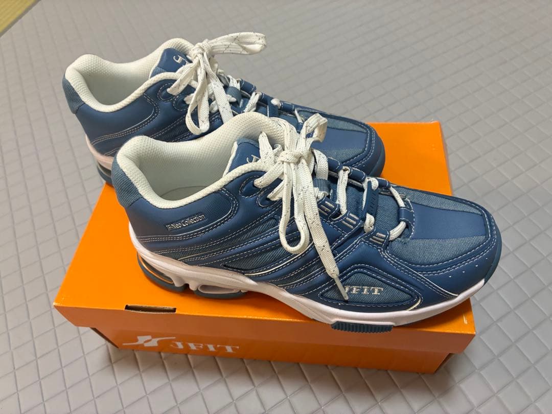 新品デサントフィットネスシューズ24.5センチ