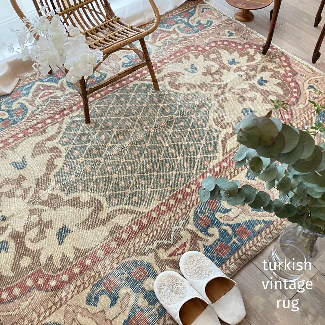 貴重129×180くすみピンク　ペパーミント　カフェラテ　トルコヴィンテージラグ