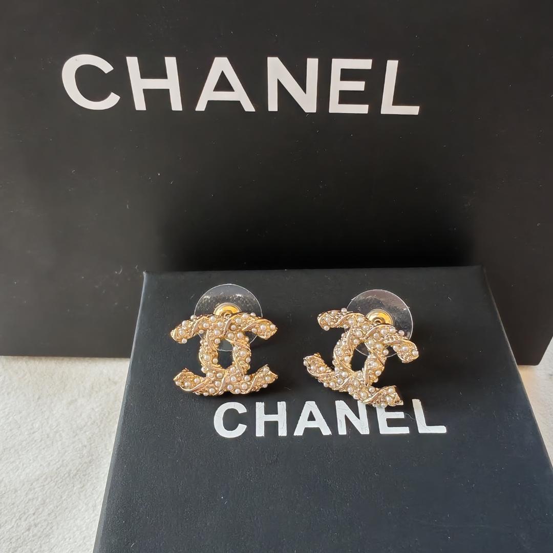 クラシックロゴ パール CCピアス