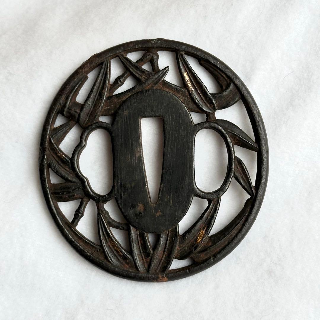 日本刀装具　鍔　透かし鍔