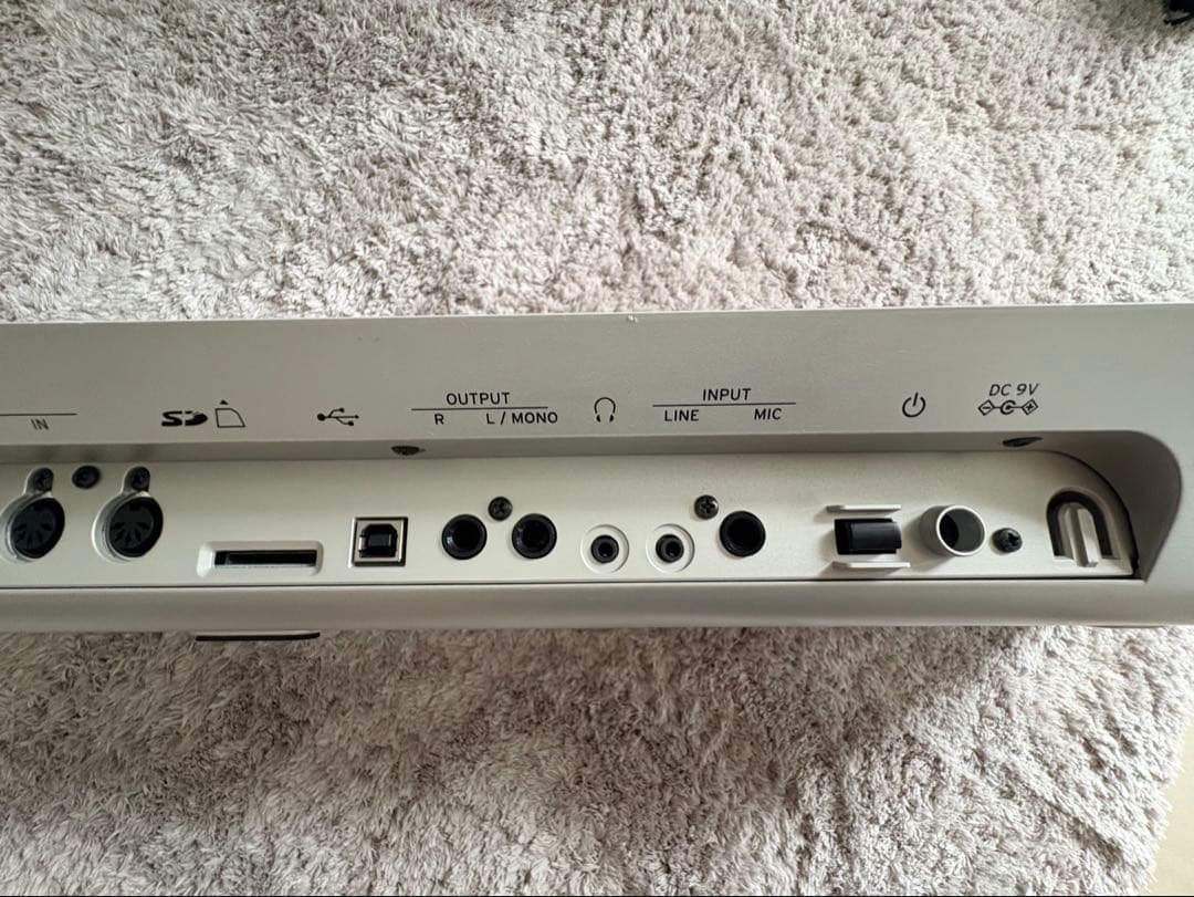 Korg Kross 2 ホワイト