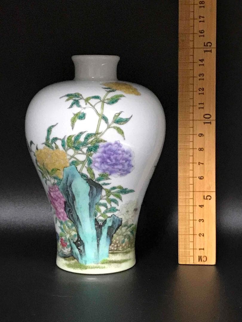中国古美術　清雍正時代　大清雍正年製　在銘　粉彩花石紋花瓶(A-81)