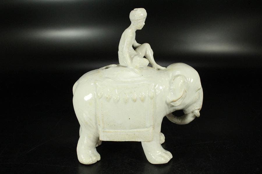白磁 象乗 置物(K-LC875)