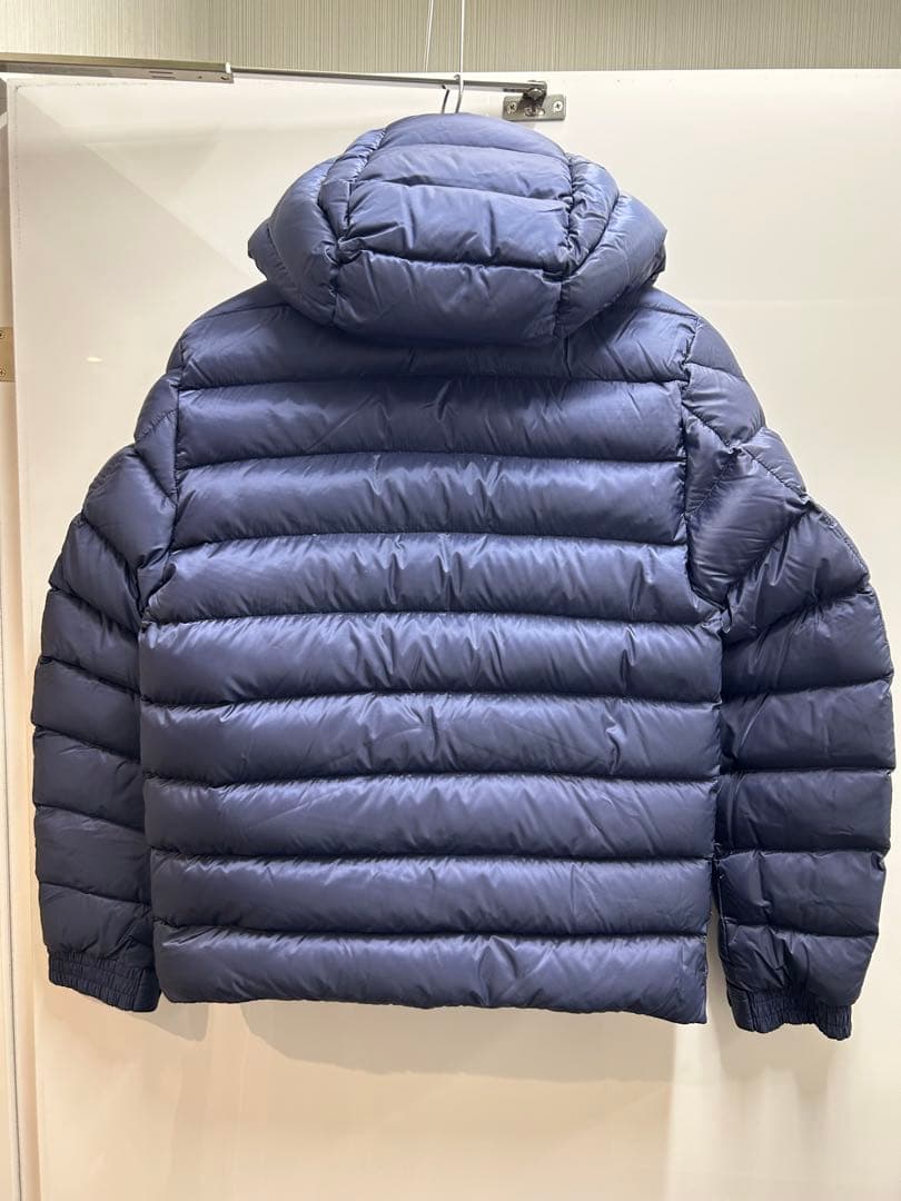 モンクレールフード付きネイビーダウンジャケット