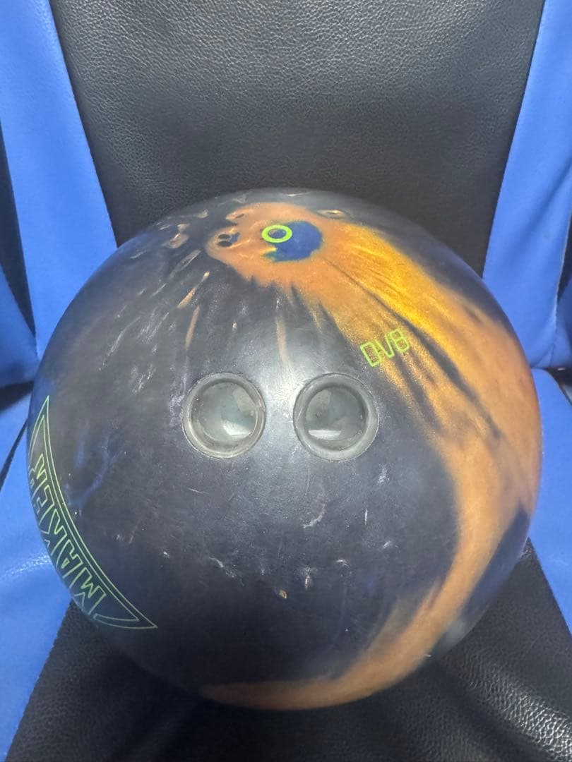 DV8 TROUBLE MAKER ボウリングボール 15ポンド