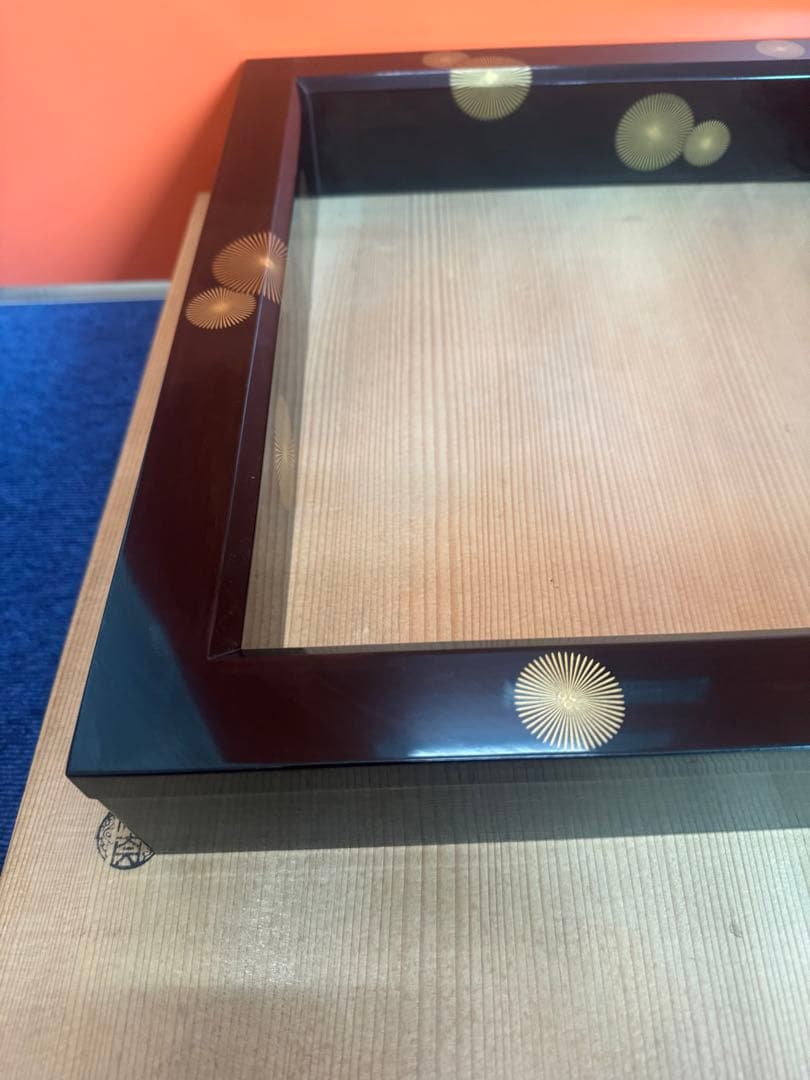 1736 茶道具 黒真塗 唐松蒔絵 炉縁 【北浜宗真】共箱　美品