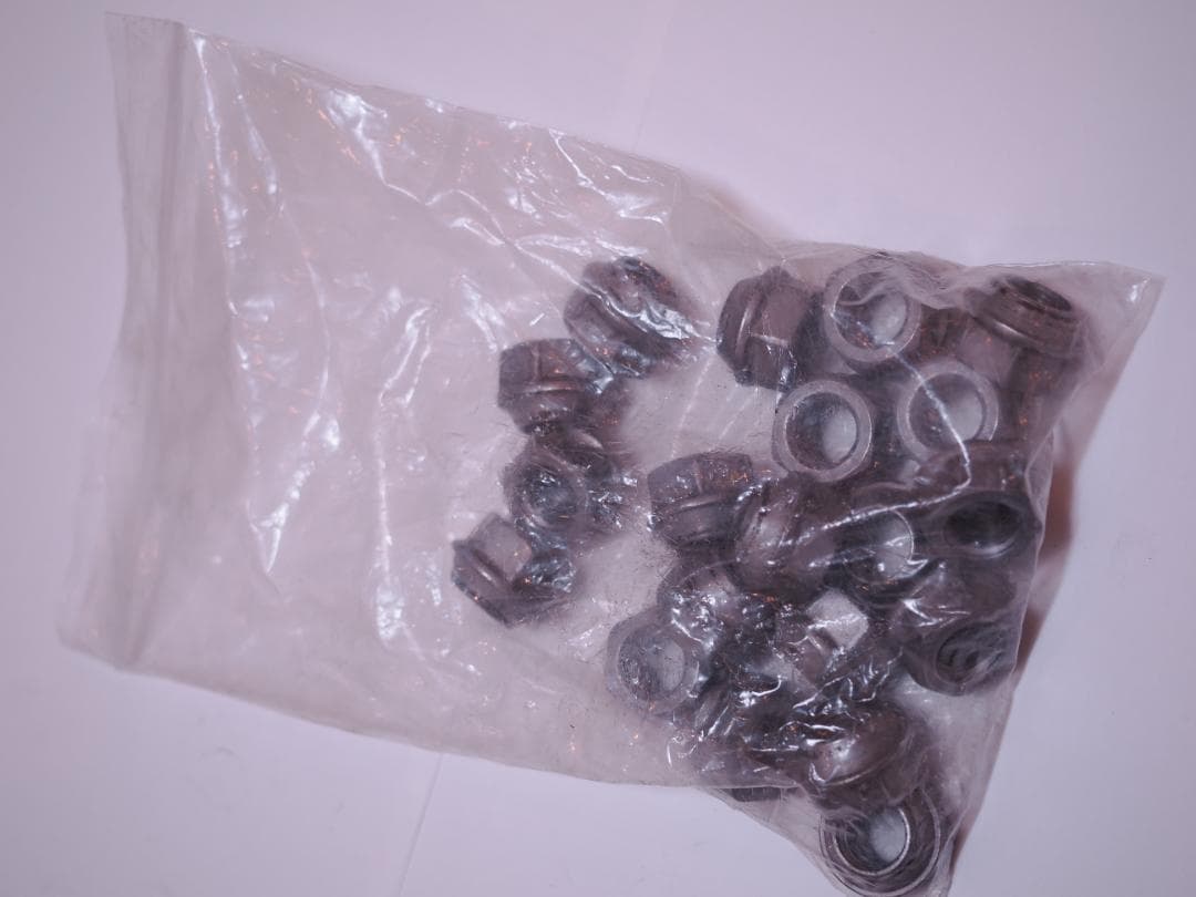 大幅値下げディフェンダー純正18インチスタッドレス4本ノキアン255/70R18