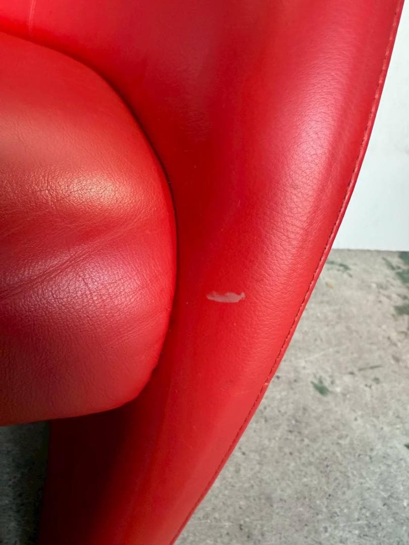 Poltrona Frau インターヴィスタ ラウンドチェア 赤