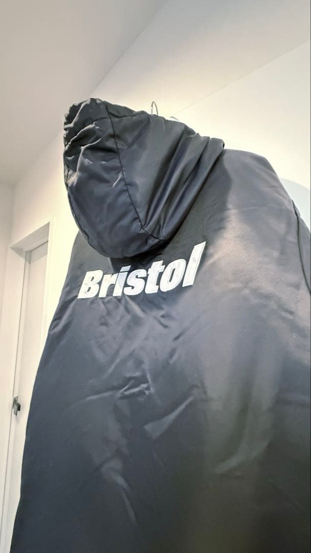 fcrb 「MAJESTIC BENCH COAT」ブラック　ベンチコート