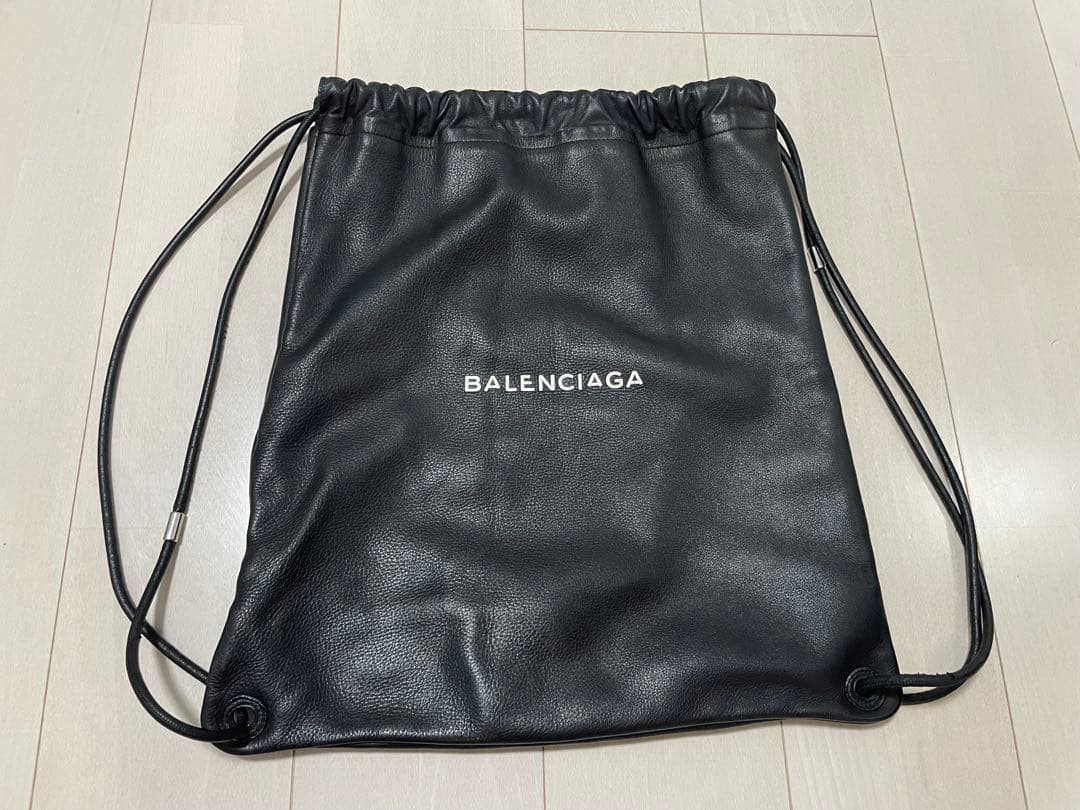 BALENCIAGA ブラック ドローストリングバッグ