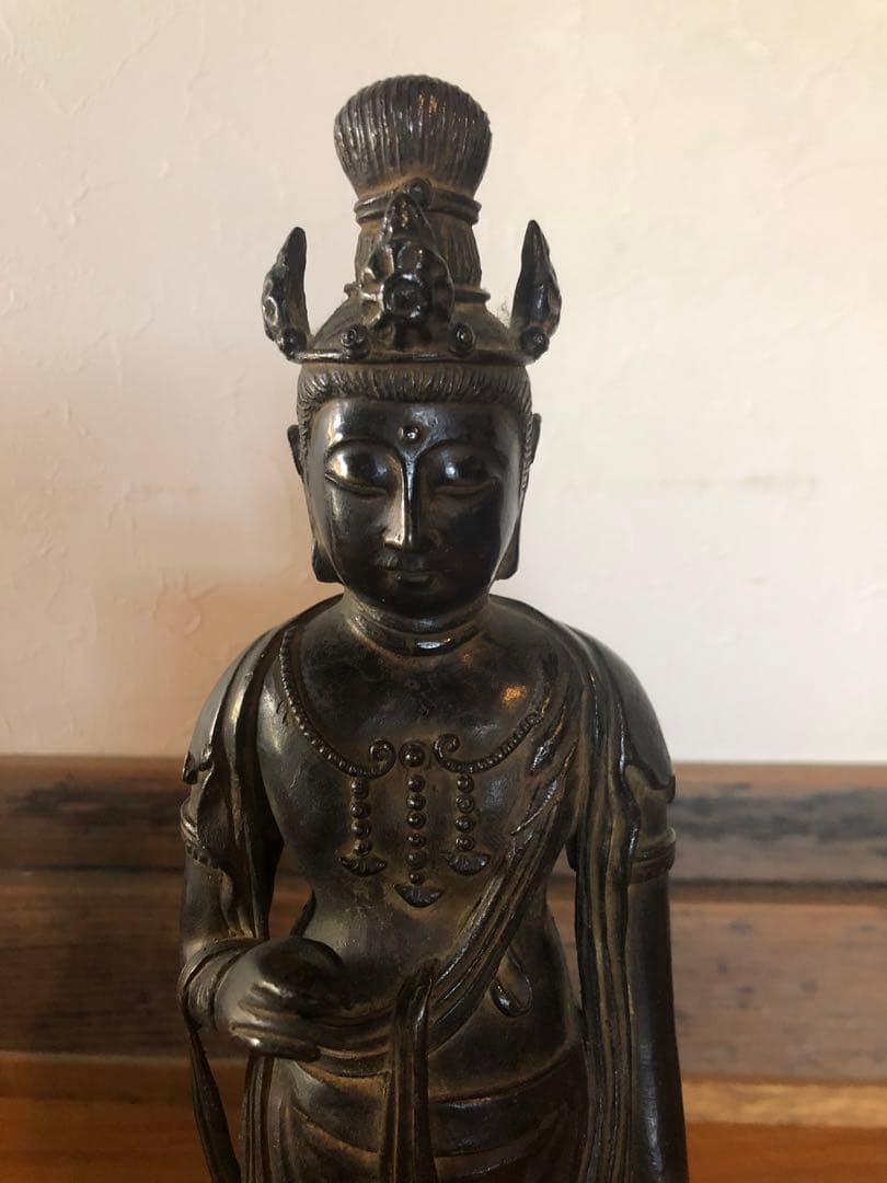 大振りで古格のある古銅聖観音立像杉箱入