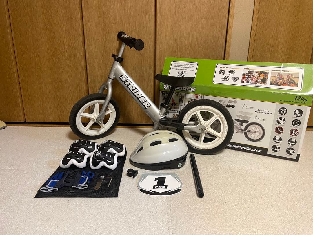 ストライダー 12Pro＋ヘルメット、肘当て、膝当て、手袋