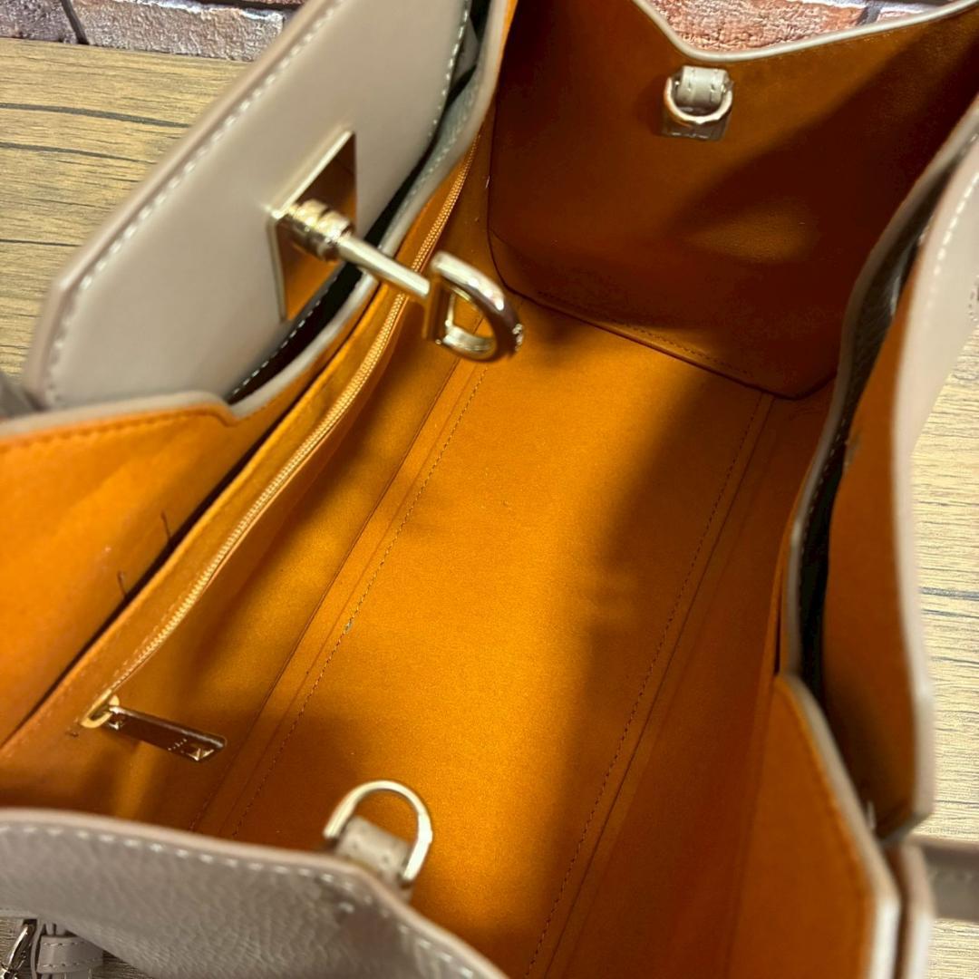 ■FURLA　フルラ　ジェネシ　2wayバッグ