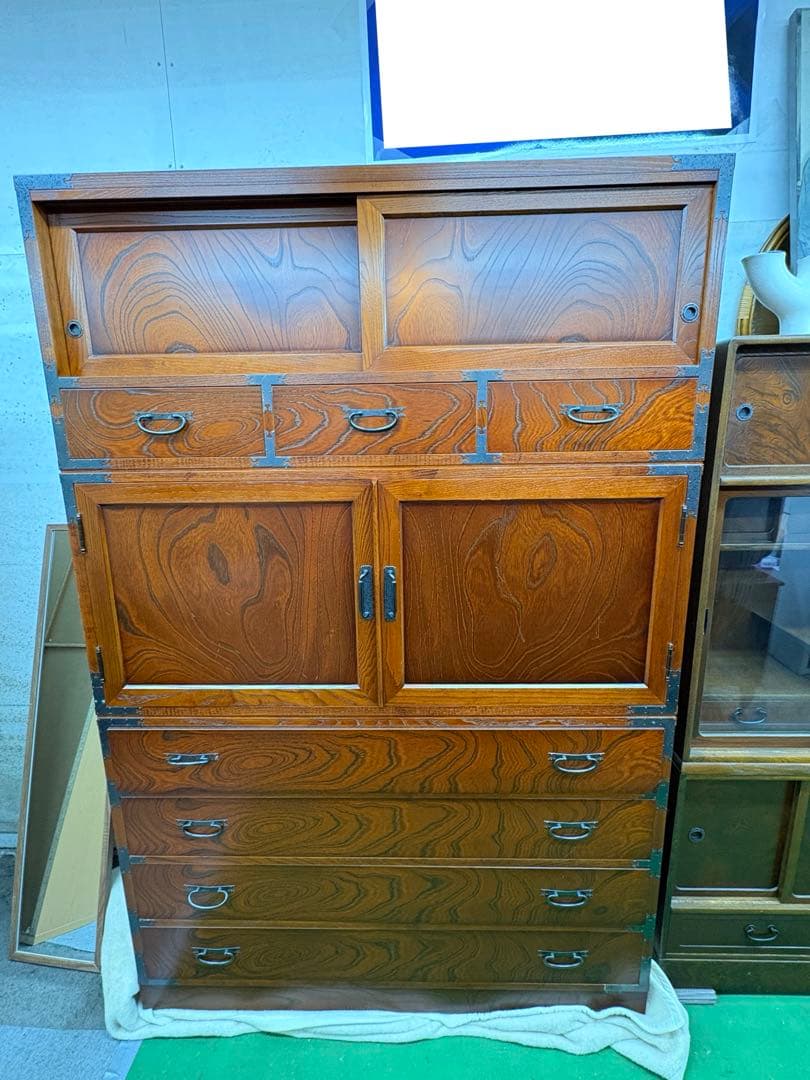 高級　和タンス　欅（ケヤキ）　漆塗り　桐箪笥　三段重ね　伝統工芸