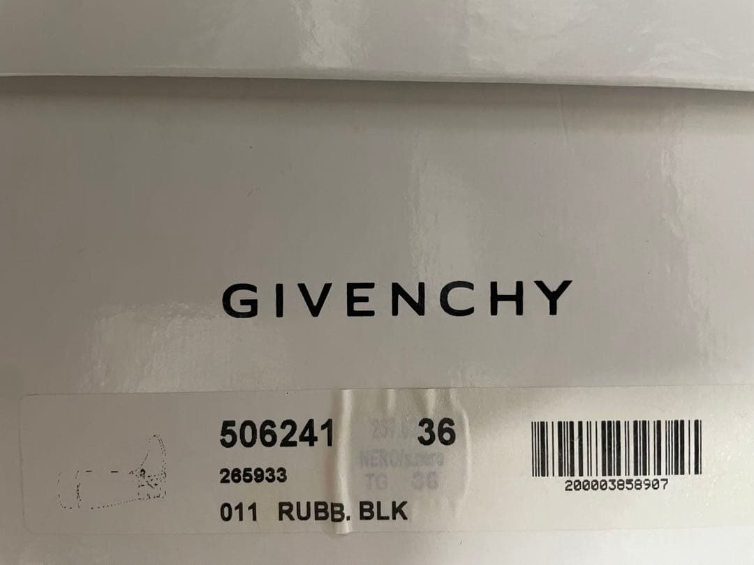 ピンクの猫 GIVENCHY ジバンシー・エンボス加工レインブーツ
