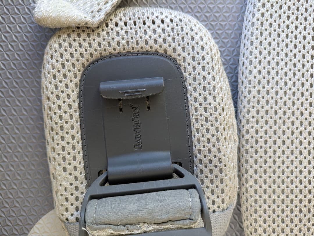 (値下げ)BabyBjorn 抱っこ紐 ベビージョルン ハーモニー クリーム 白