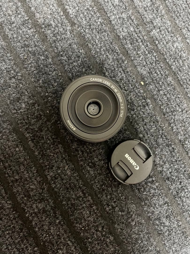 CANON EF-Mレンズ　 22mm 1:2 STM 美品
