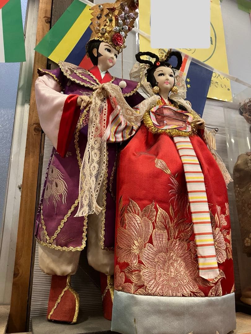 伝統的日本人形 赤と紫