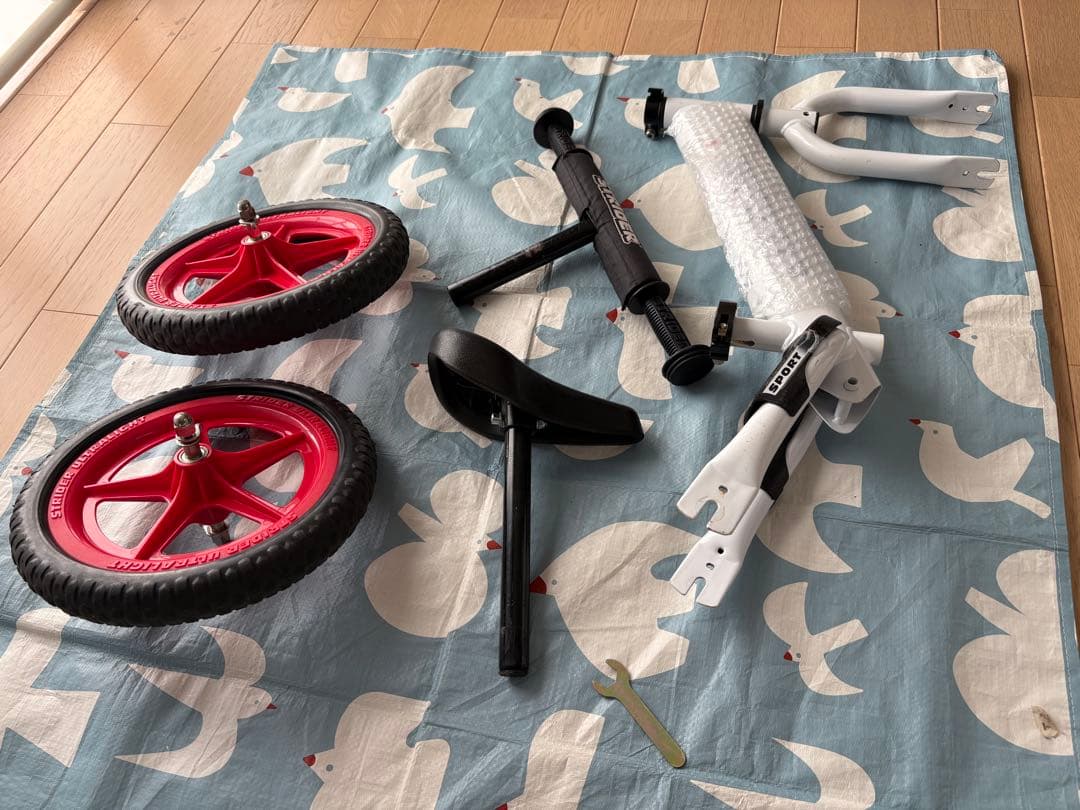 ストライダーSTRIDER（12 Custom Sport 白＋赤）