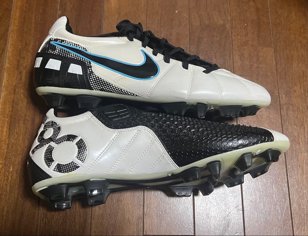 ナイキ トータル90 ストライク III HG-B