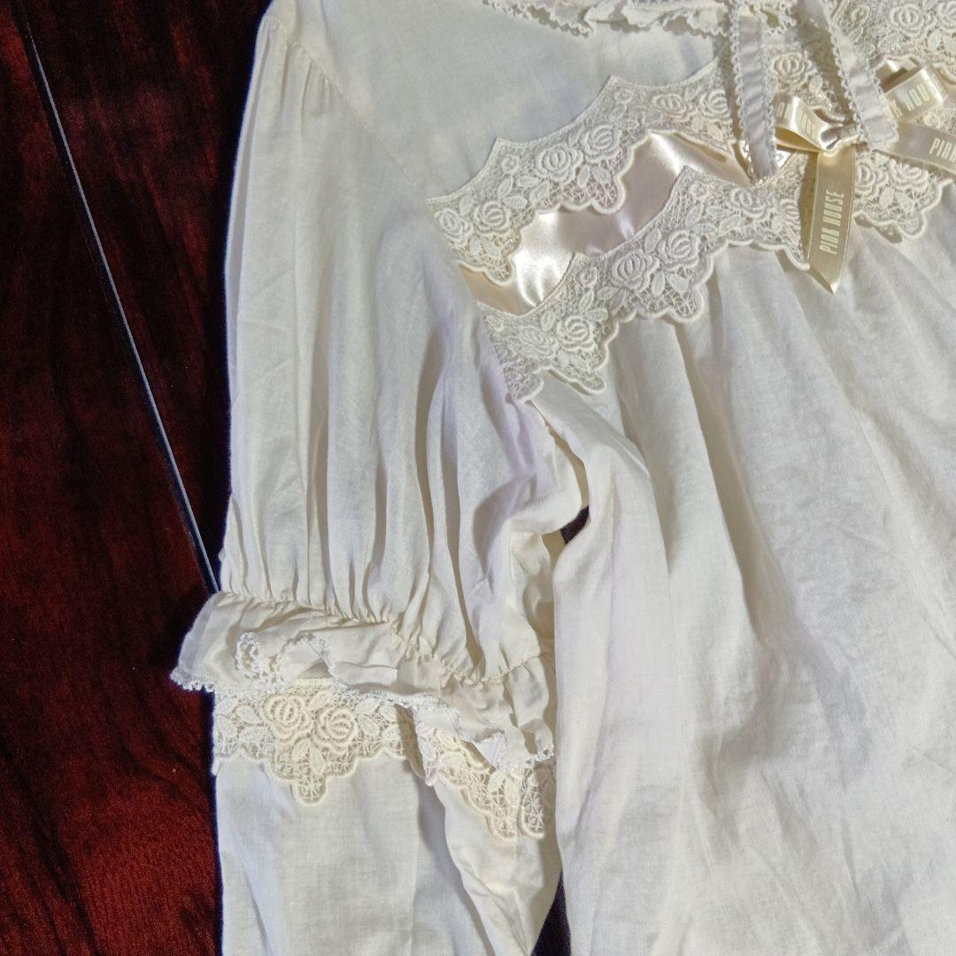 ☆ピンクハウス☆アイボリー レース装飾 フリル付き長袖ブラウスです❣