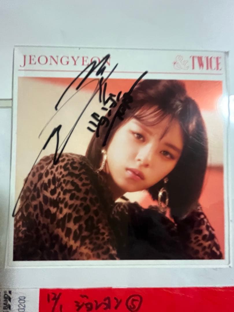 TWICEジヨンヨン直筆サイン入りアクリルプレート