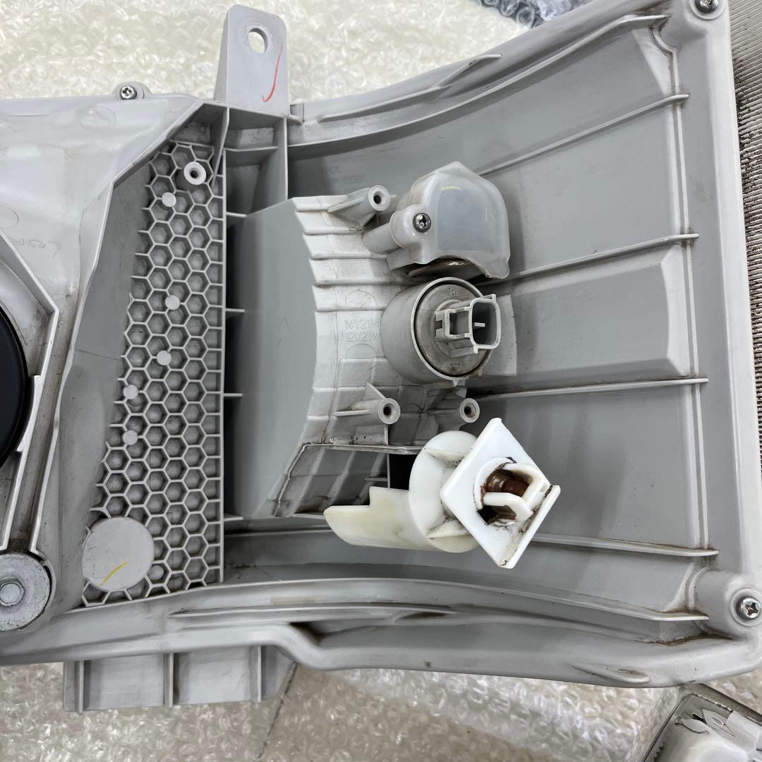 ハイエース200系 純正ヘッドライト 2個セット KOITO 26-131