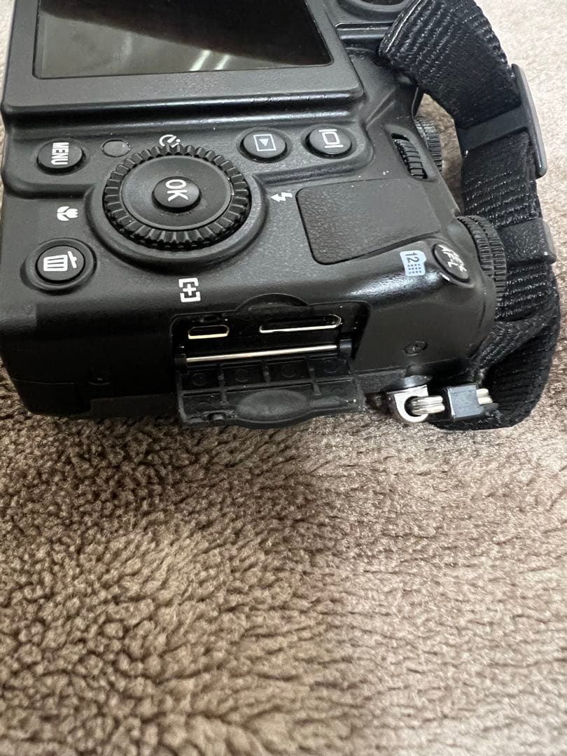 Nikon coolpix P7000 コンパクトデジタルカメラ