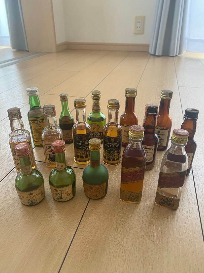 ウイスキー　ミニチュアボトル