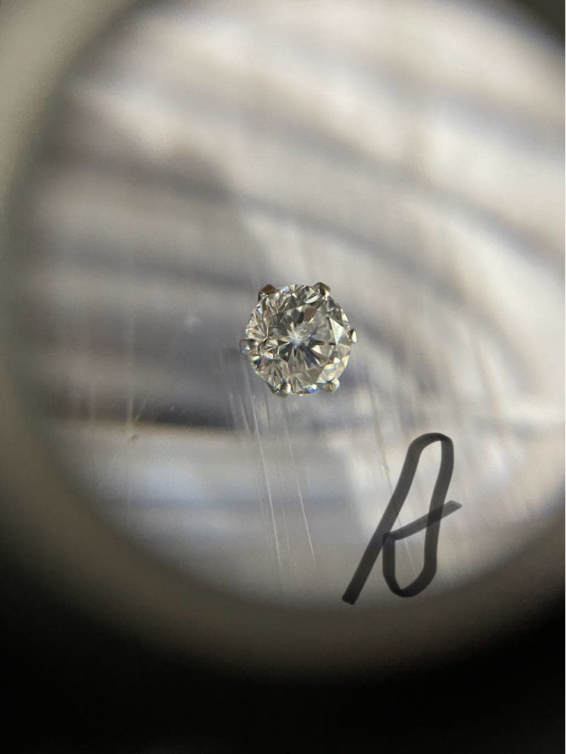 ダイヤピアス1.047ctと1.013ct