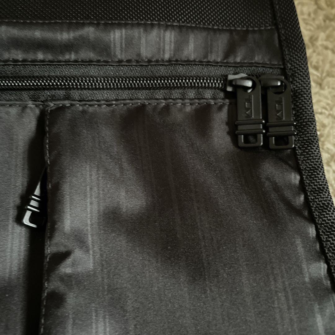 【極美品】TUMI ガーメントケース トライフォールド 22133DH ブラック