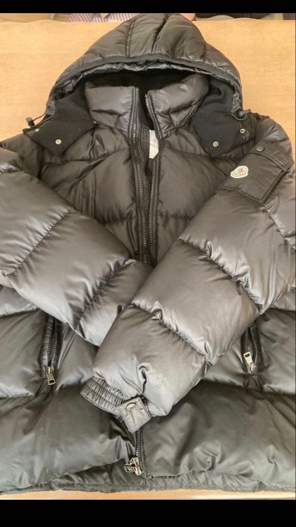 モンクレール フード付きダウンジャケット ブラック