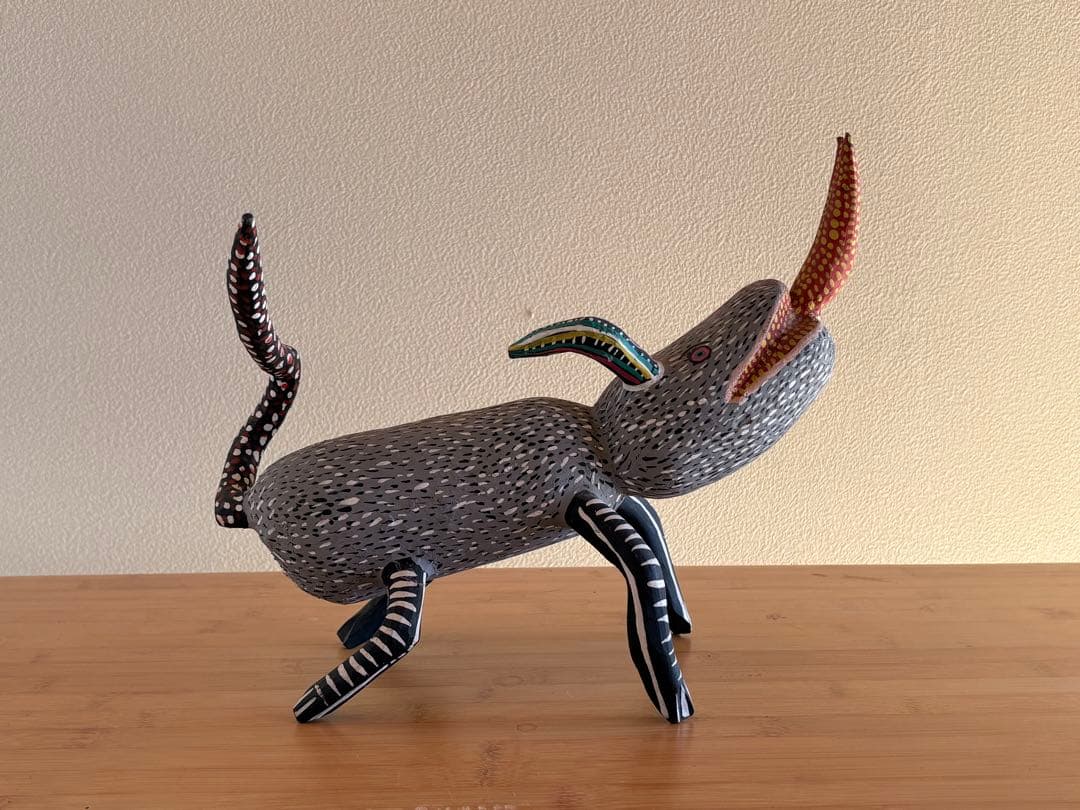 メキシコ　オアハカ製　ユニークな動物形状のオブジェ