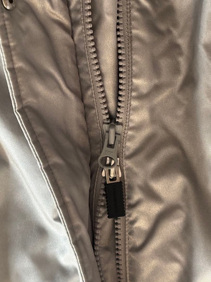 北海高校サッカー部　UMBRO 薄グレー　シルバー ベンチコート O-XO