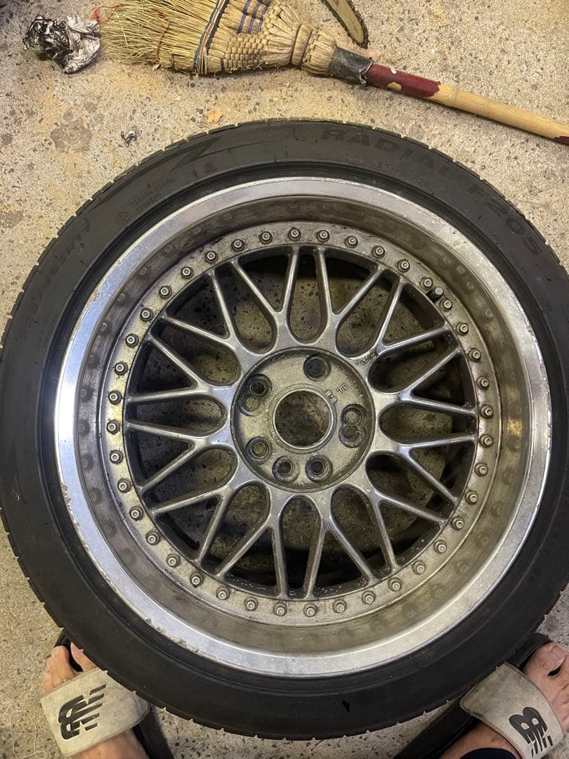 17インチメーカー不明 たぶん9j225 45 17 バリ山2本です。