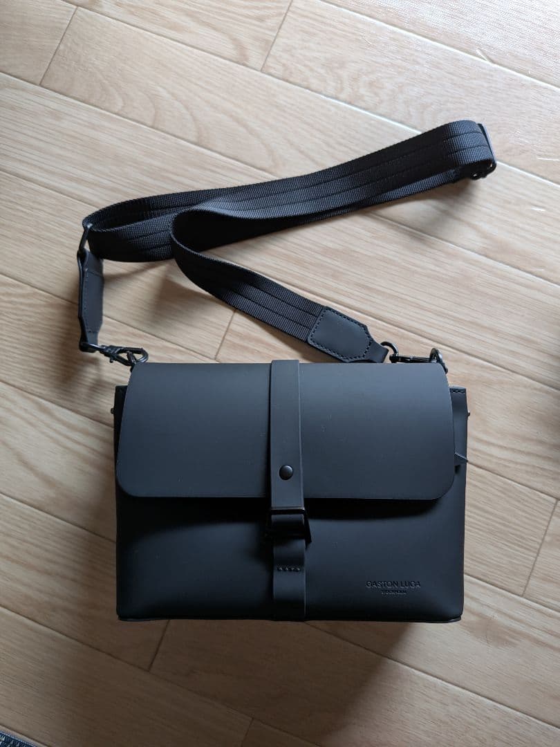 ガストンルーガ Spläsh Crossbody Bag ブラック