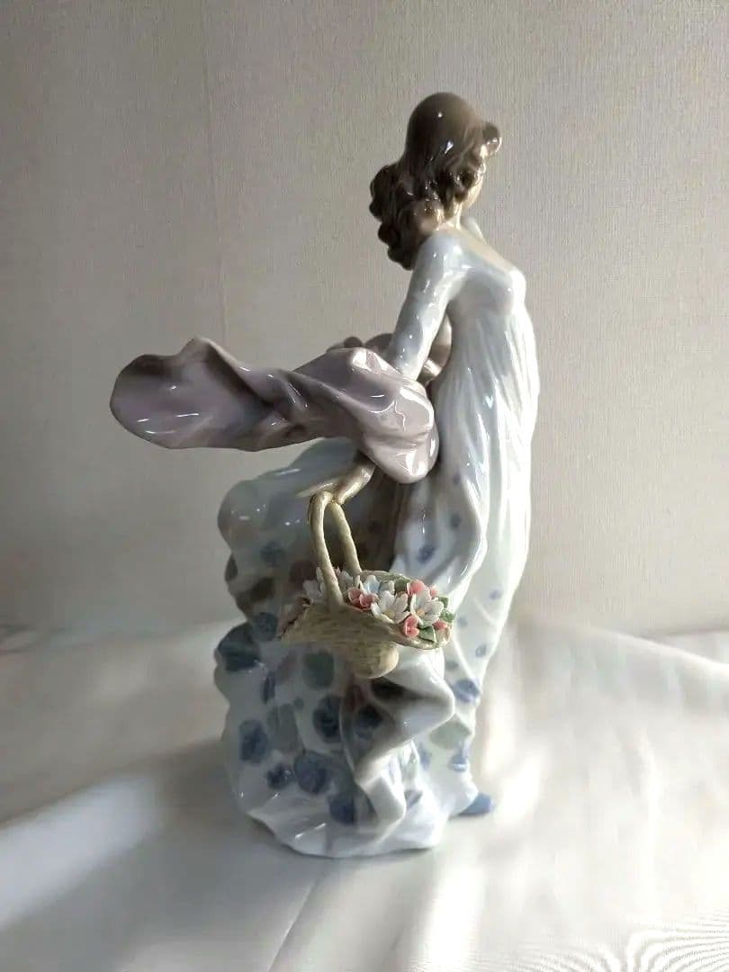 スペイン製 LLADRO リヤドロ 5898 春の輝き 置物