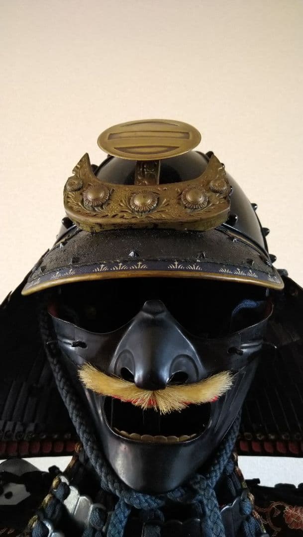 伝統的な日本の武士の甲冑等身大